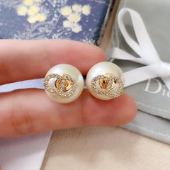 CD Elegant Pearl Ear Stud